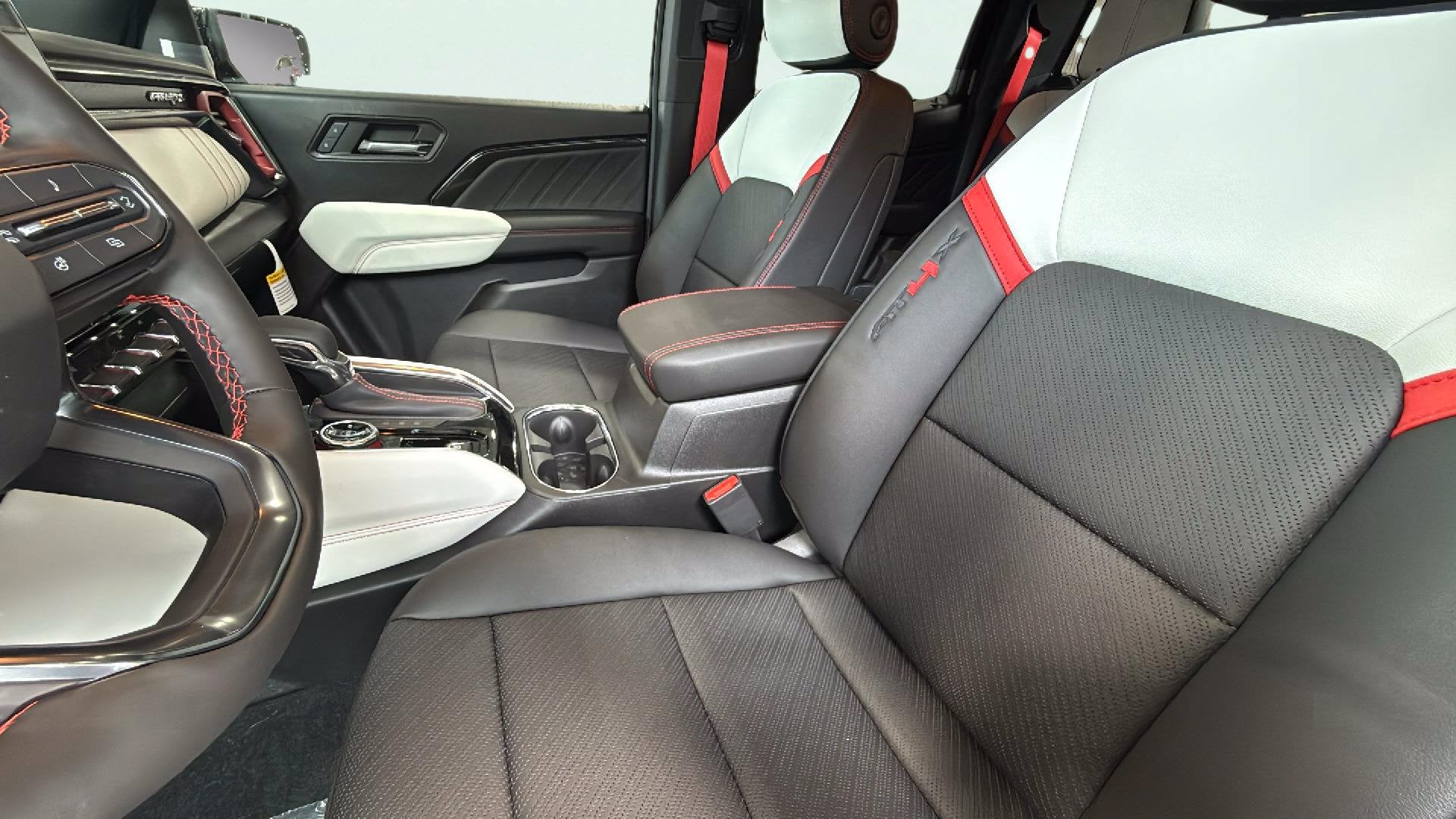 2025 GMC Canyon AT4