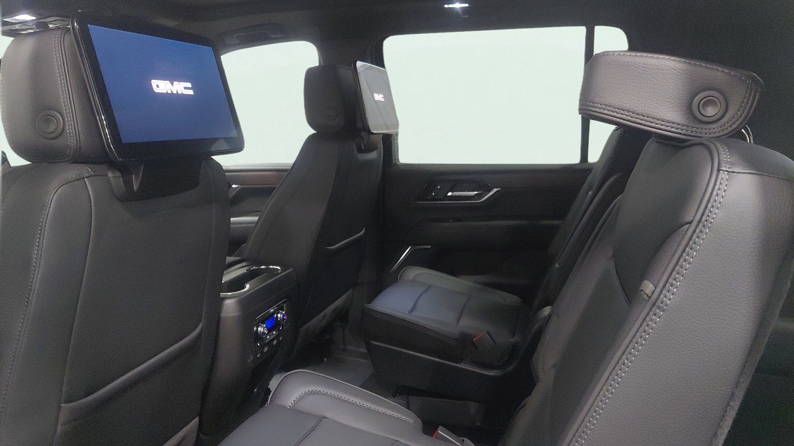 2026 GMC Yukon XL Denali - Photo 12