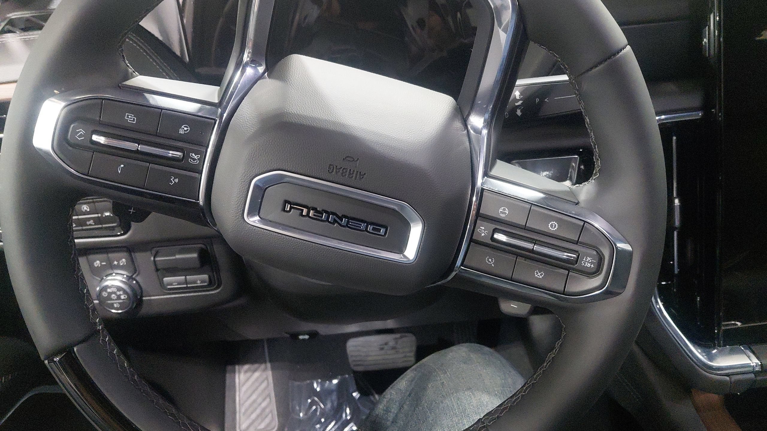 2026 GMC Yukon XL Denali - Photo 17