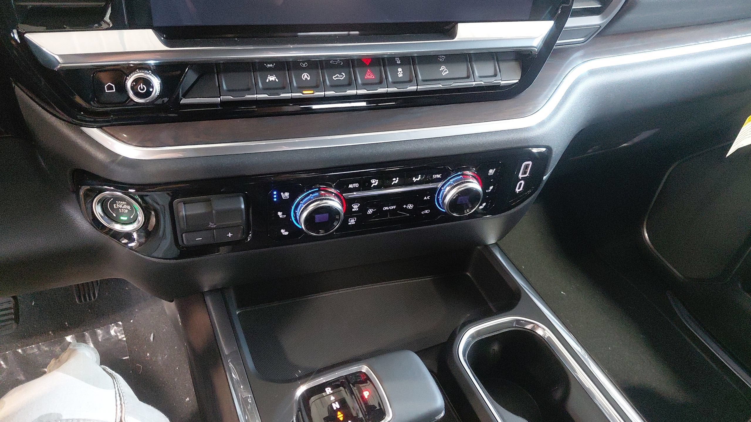 2026 GMC Sierra 1500 SLT - Photo 21
