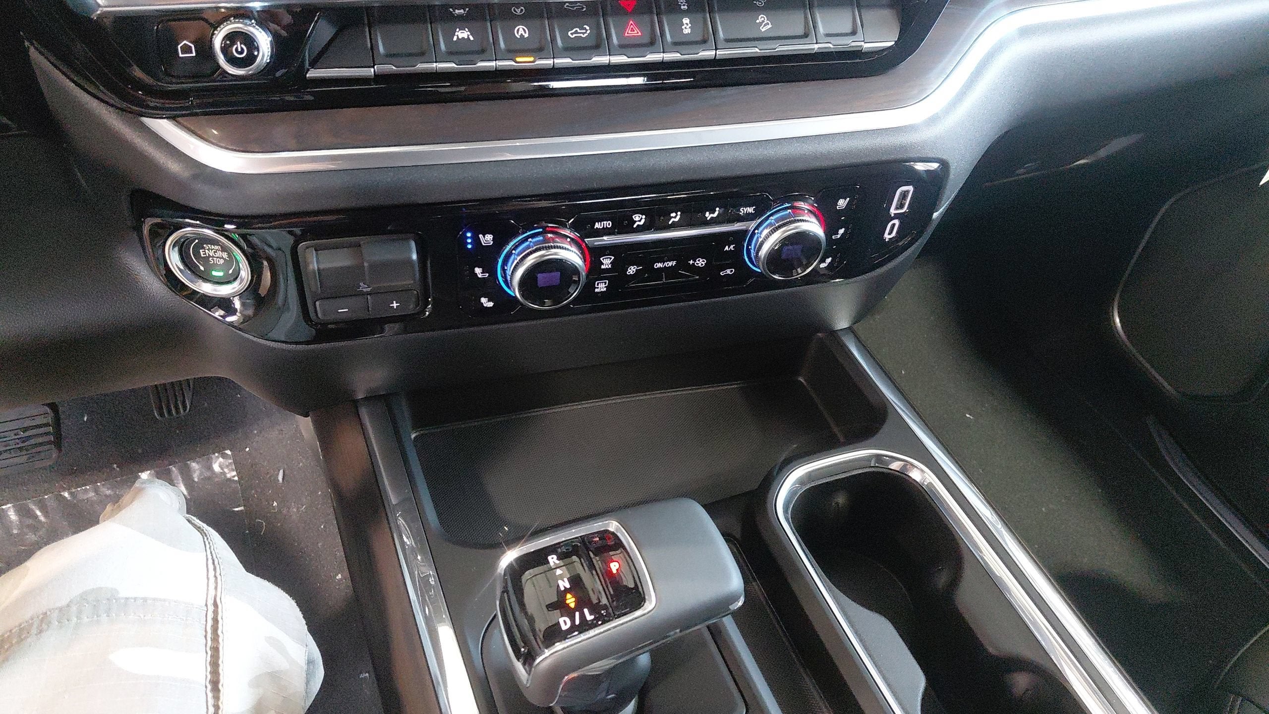 2026 GMC Sierra 1500 SLT - Photo 24