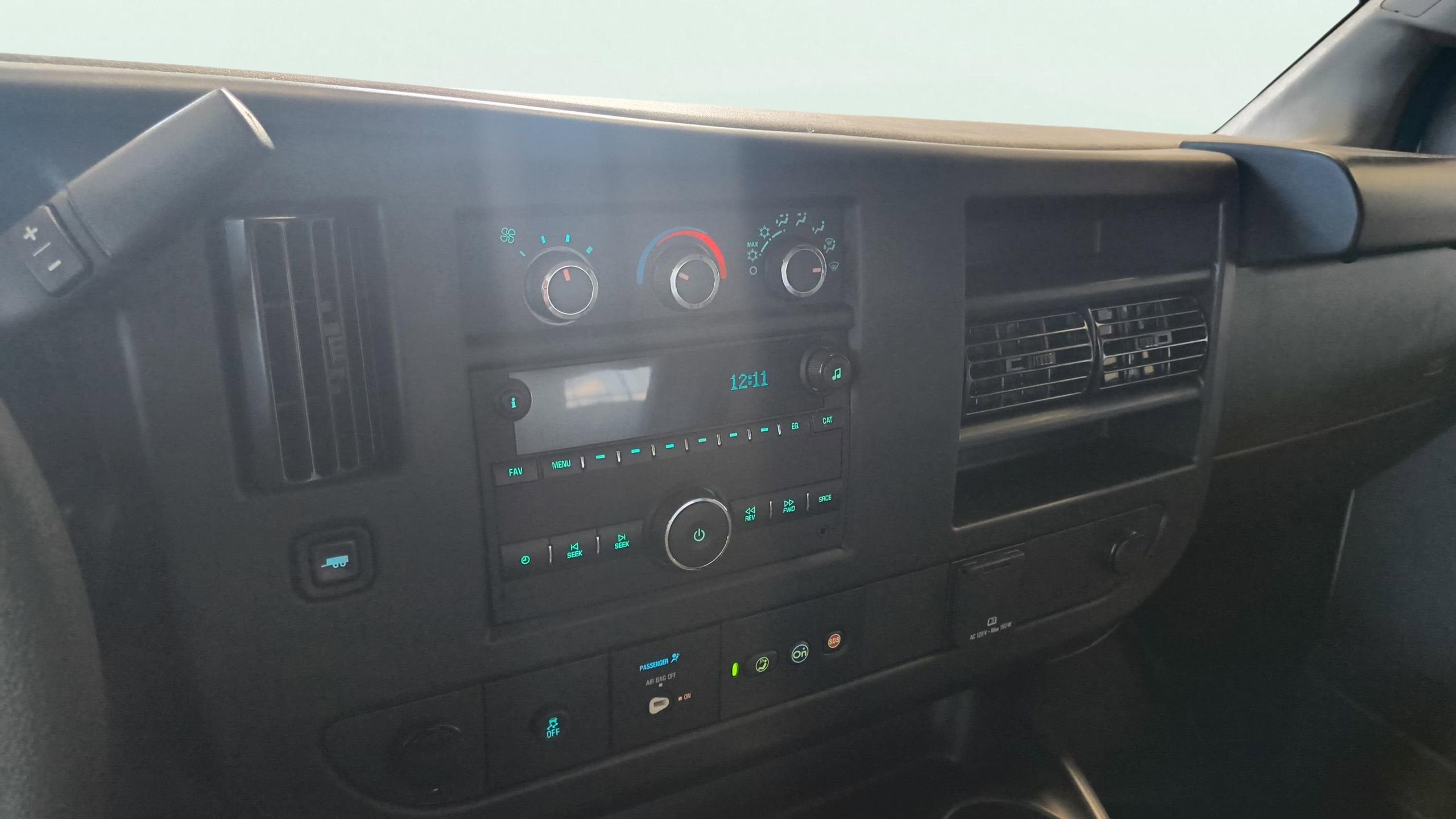 2025 GMC Savana Cutaway 3500 1WT