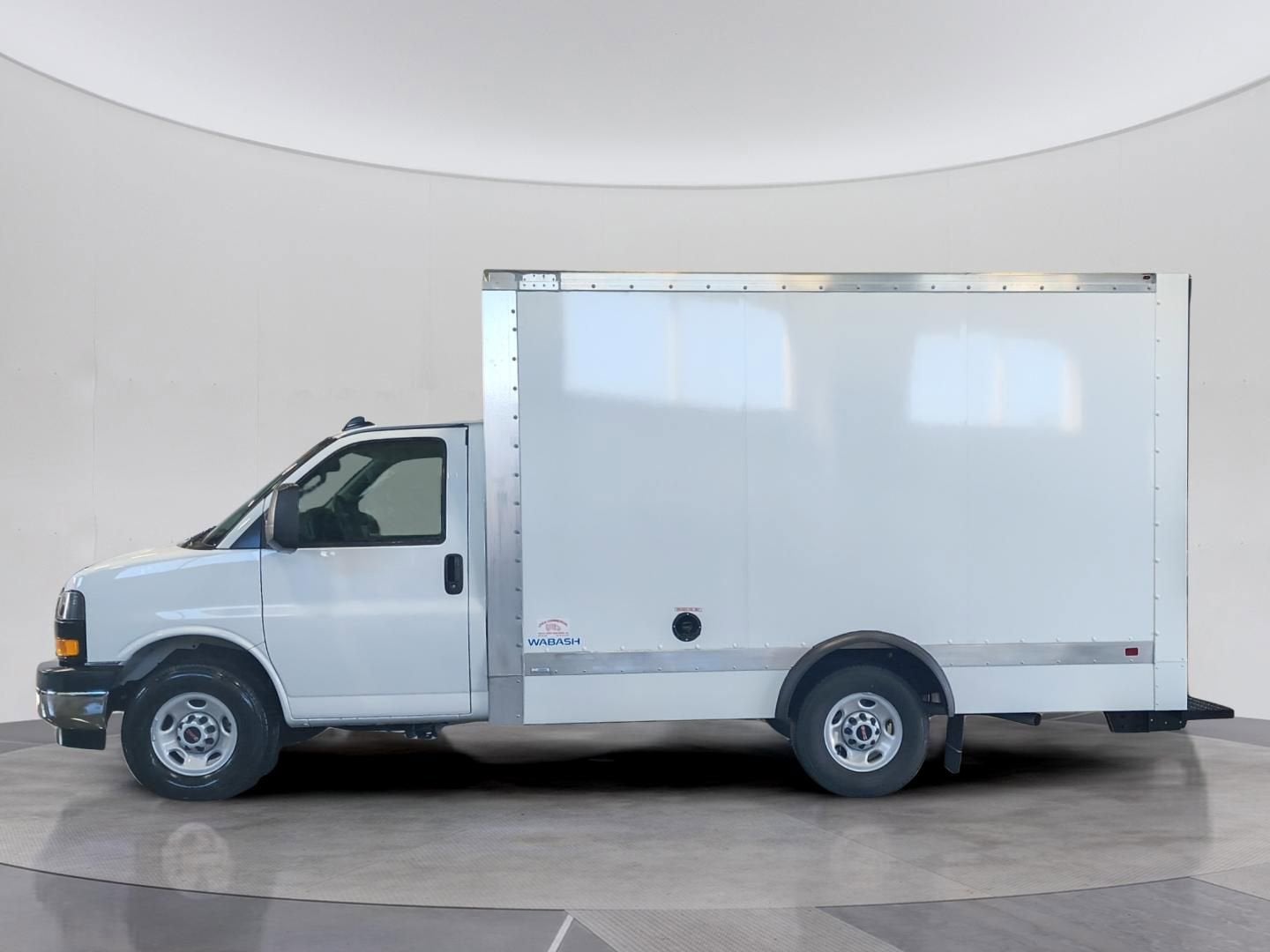 2025 GMC Savana Cutaway 3500 1WT