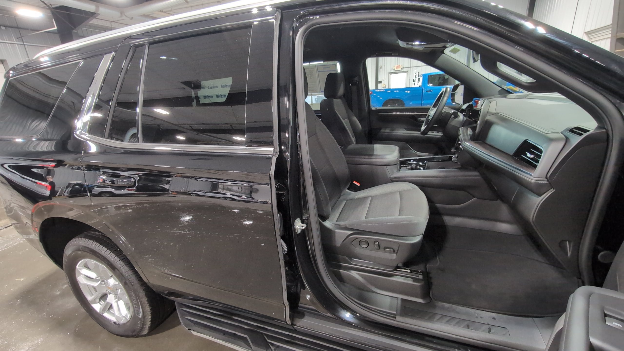 2025 Chevrolet Tahoe LS